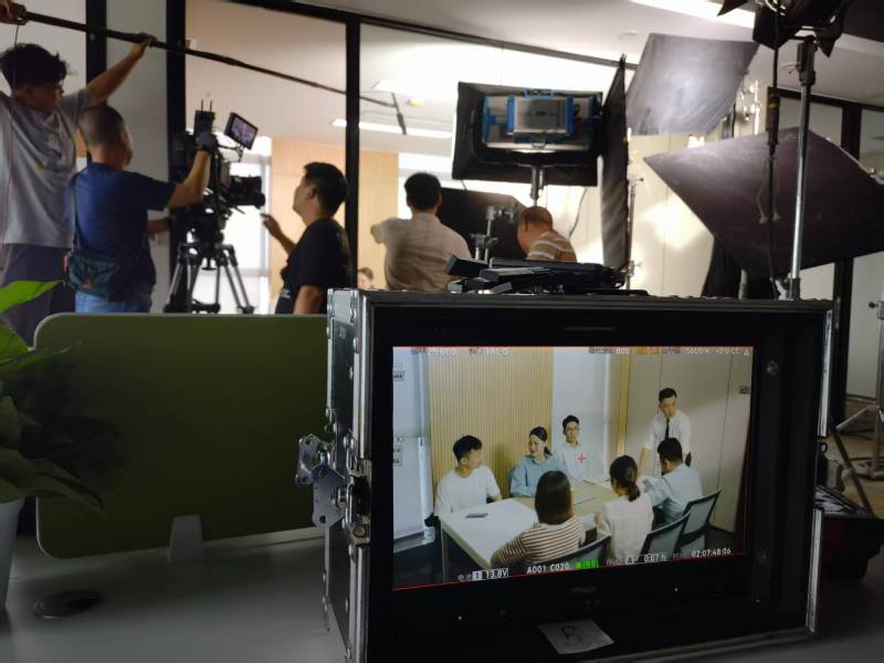 独山子区TVC拍摄公司：科技产品视觉化大师，诠释未来感与功能美学